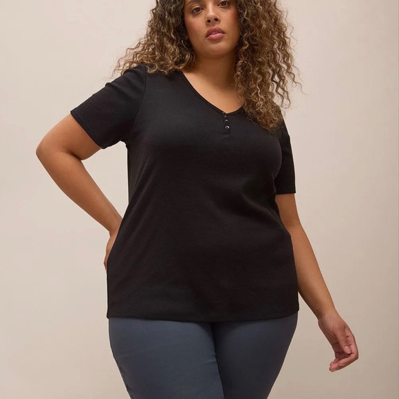 Girlfriend-Fit Ribbed Tee - PENN. Essentials - Picture 2 of 11